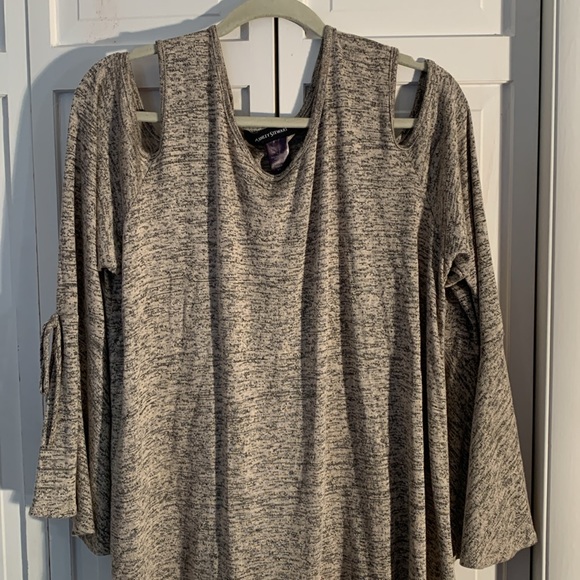 Ashley Stewart Gray & Tan Crew Neck Open Shoulder Sweater EUC - Picture 2 of 8